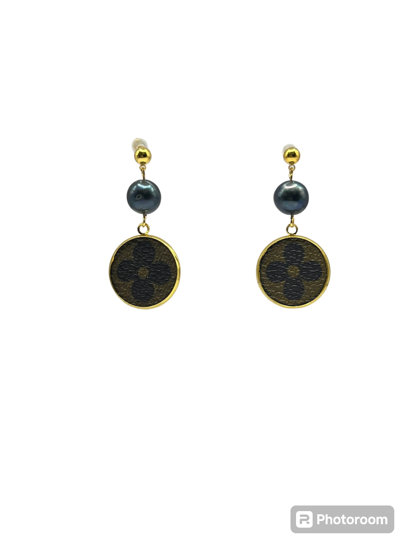 LV Again - Gold Tahitian Earrings